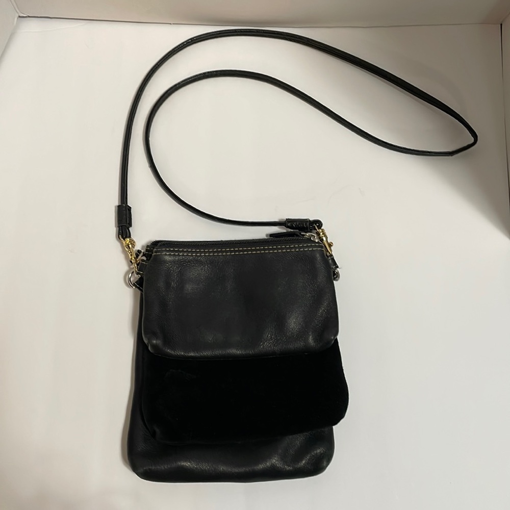 Levenger trio leather/suede black crossbody